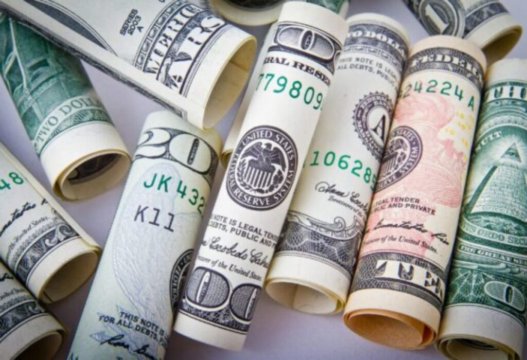 Quando vale a Pena deixar o dinheiro na Poupança (38) Dólar